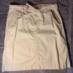 Size 12 Banana Republic Khaki Skirt w/pockets